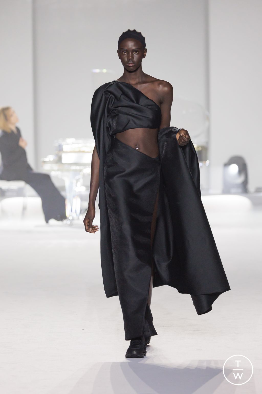 Fashion Week Milan Fall/Winter 2024 look 37 de la collection Maison Yoshiki Paris womenswear