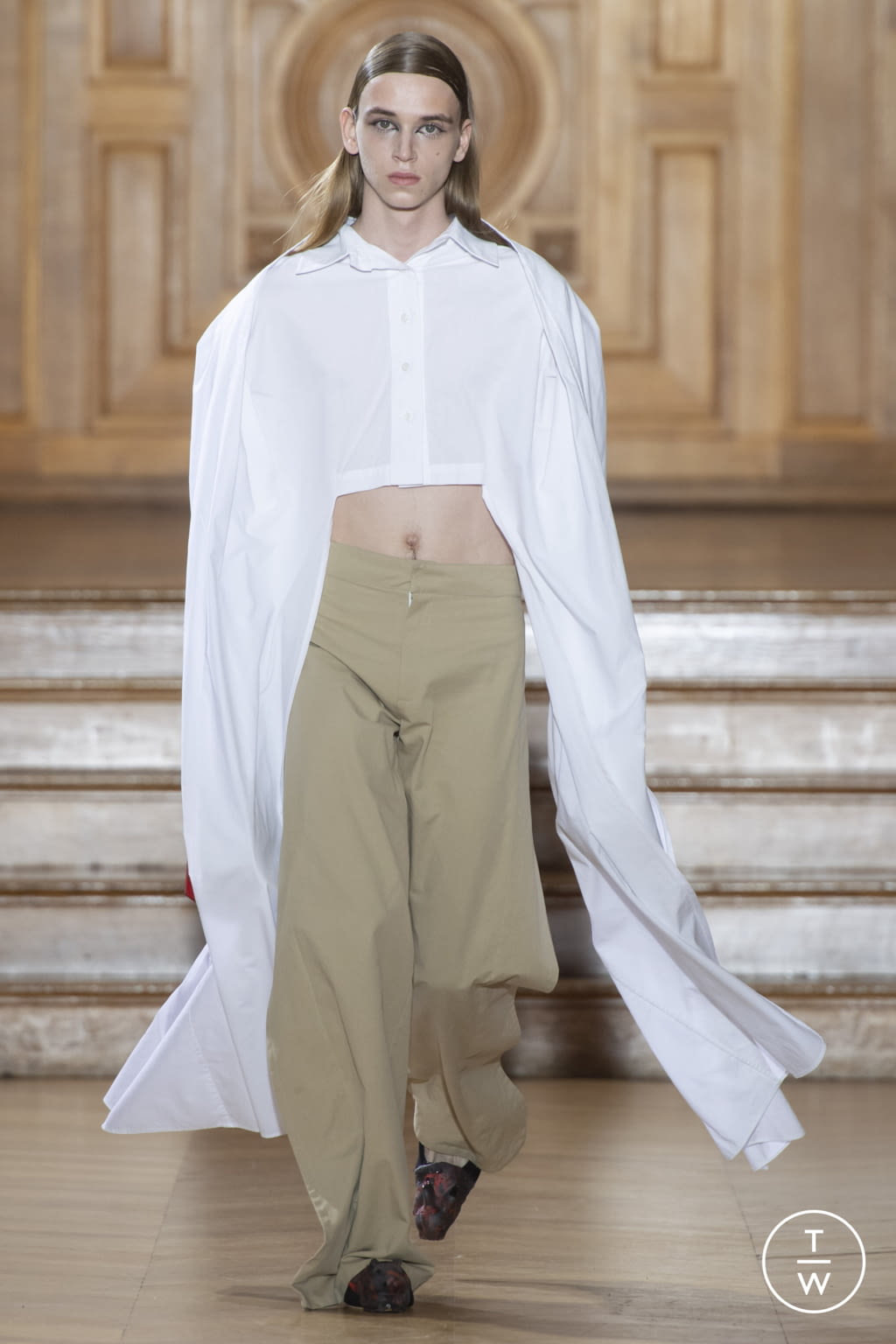 Fashion Week Paris Fall/Winter 2022 look 2 from the Maitrepierre collection womenswear