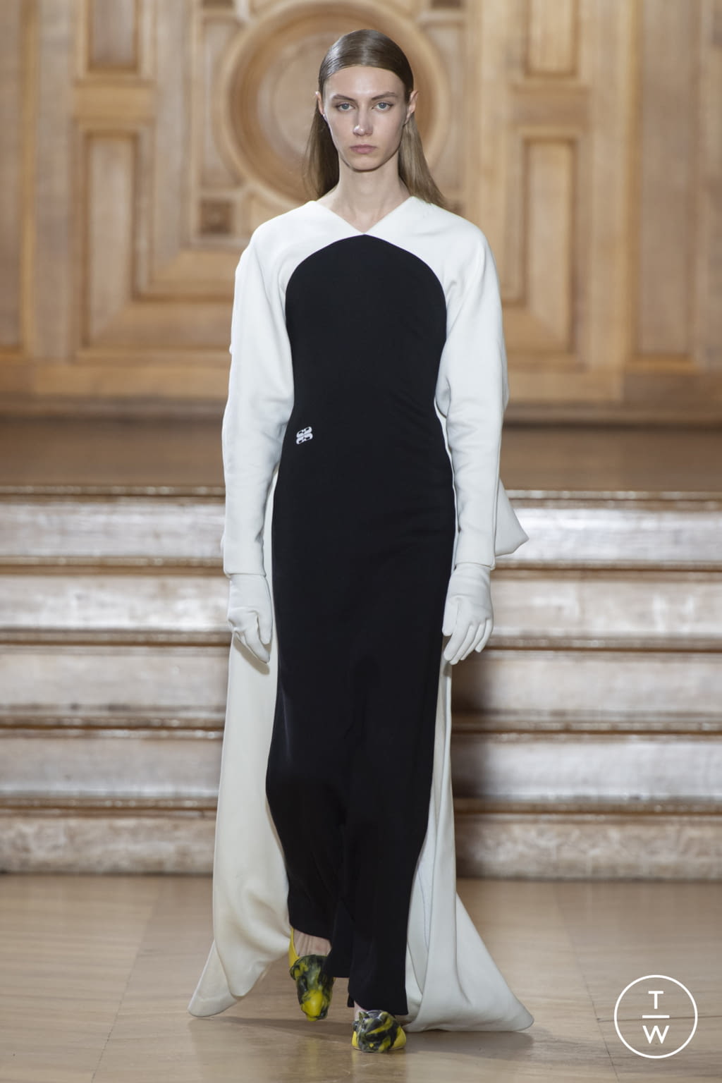 Fashion Week Paris Fall/Winter 2022 look 17 from the Maitrepierre collection womenswear