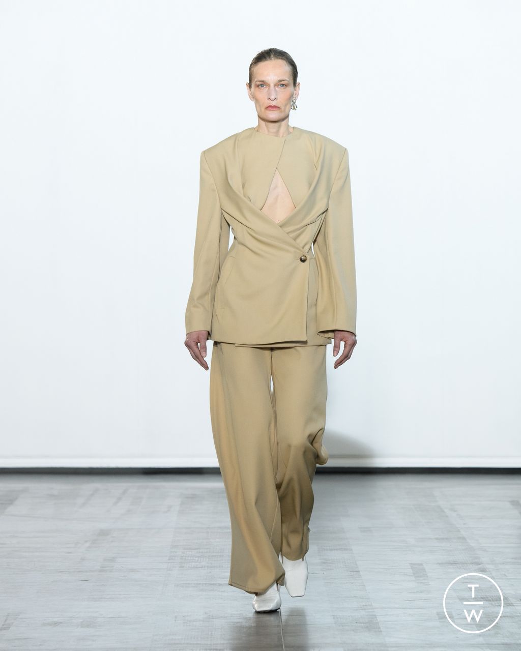 Fashion Week Paris Fall/Winter 2023 look 11 from the Maitrepierre collection 女装