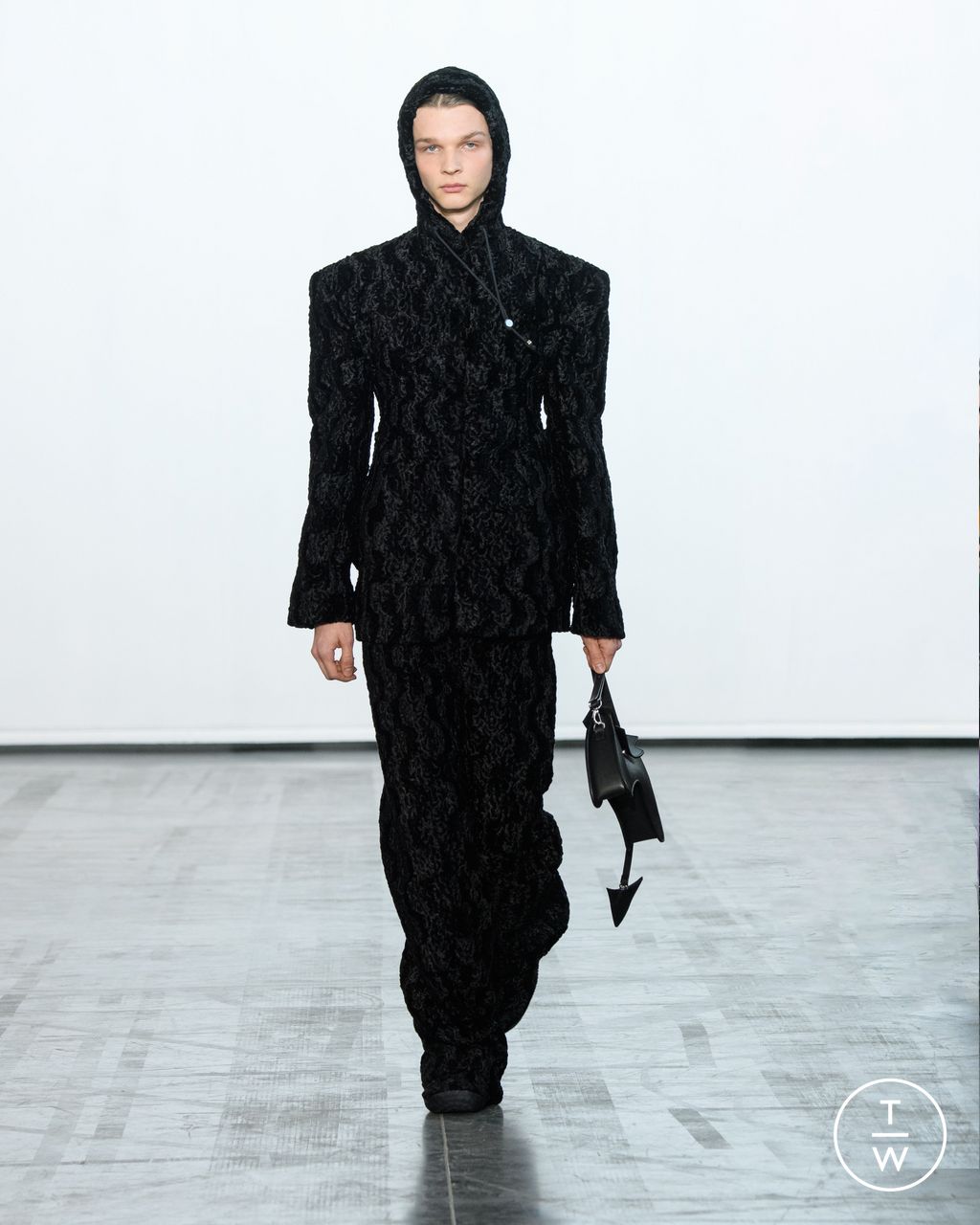 Fashion Week Paris Fall/Winter 2023 look 22 from the Maitrepierre collection womenswear