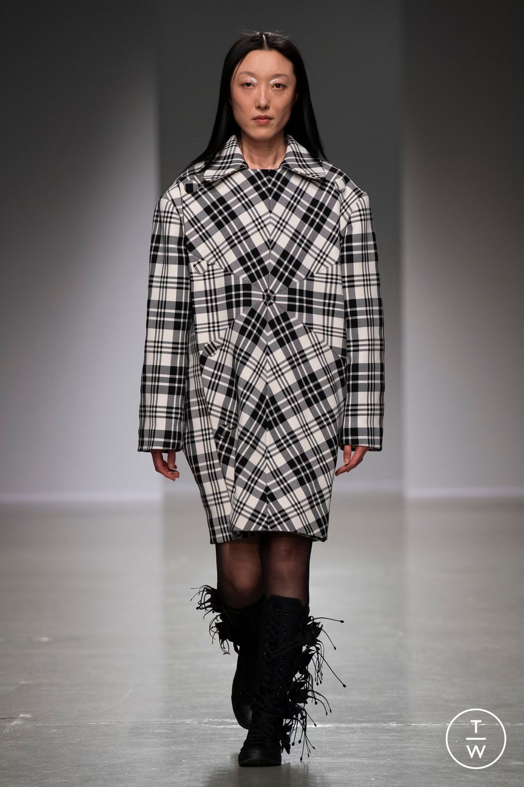 Fashion Week Paris Fall/Winter 2025 look 16 from the Maitrepierre collection womenswear