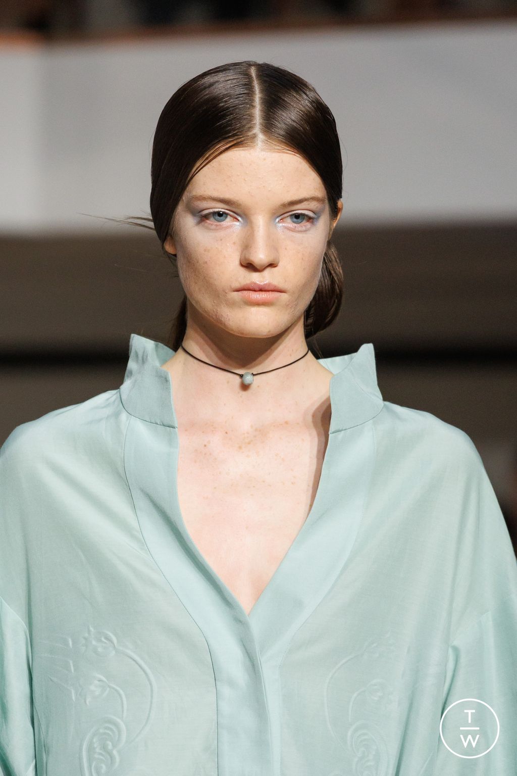 Fashion Week Paris Spring/Summer 2024 look 19 de la collection Mame Kurogouchi womenswear accessories