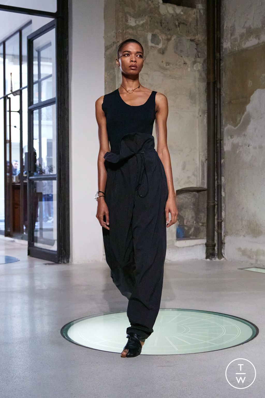 Fashion Week Paris Spring/Summer 2025 look 24 de la collection Mame Kurogouchi womenswear