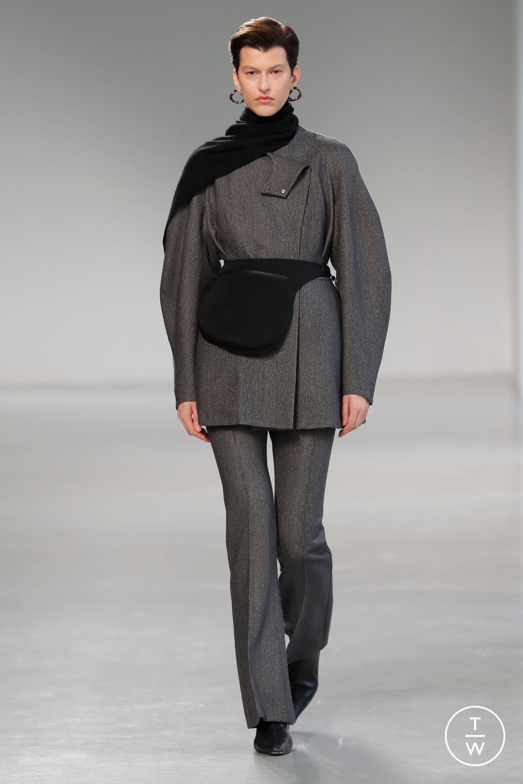 Fashion Week Paris Fall/Winter 2023 look 1 de la collection Mame Kurogouchi womenswear