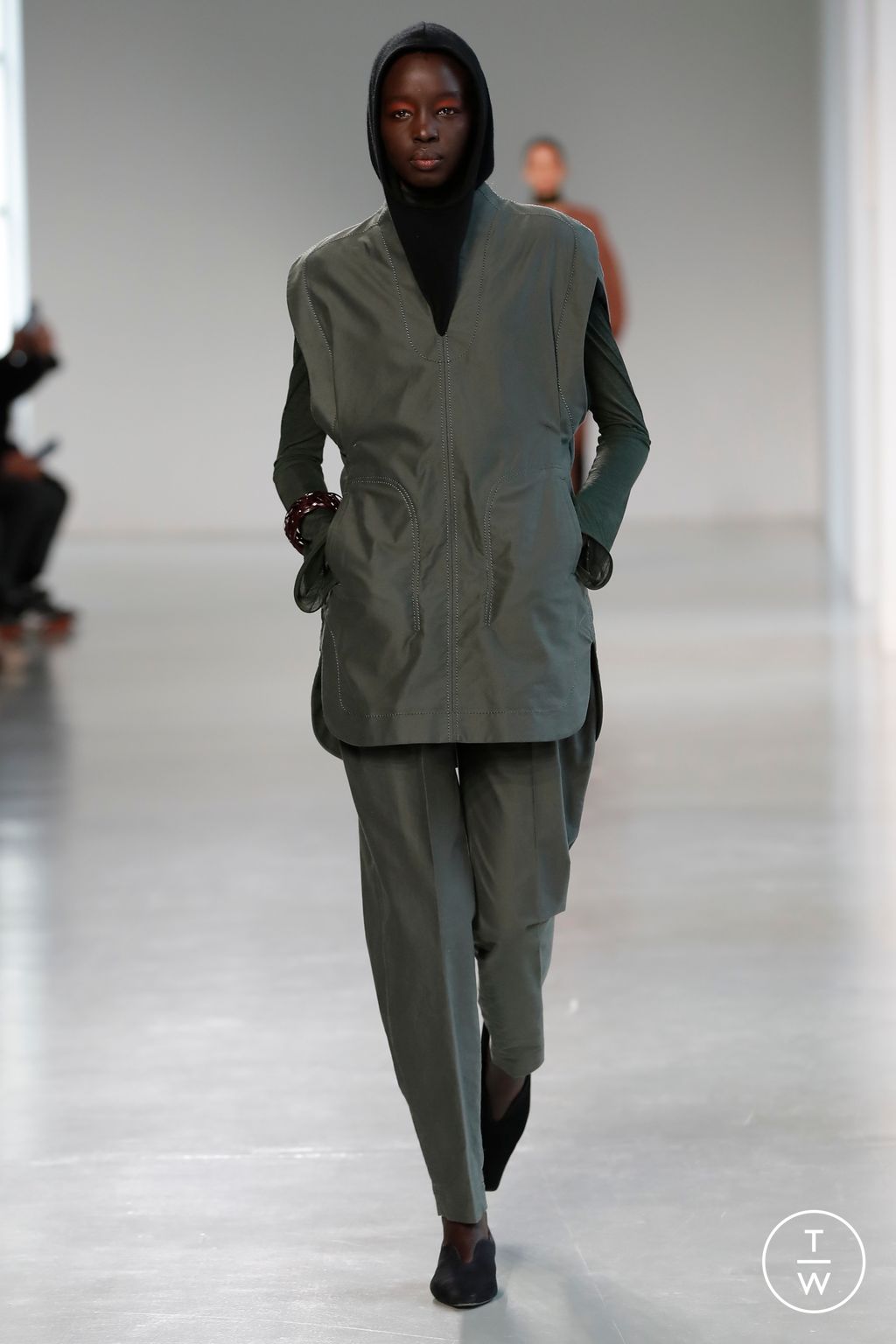 Fashion Week Paris Fall/Winter 2023 look 4 from the Mame Kurogouchi collection womenswear