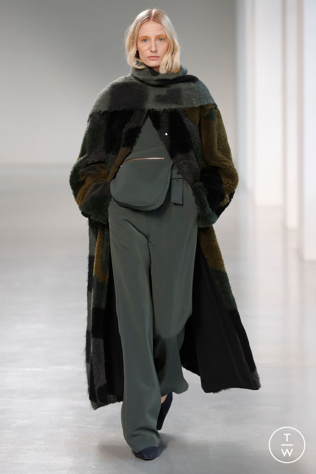 Fashion Week Paris Fall/Winter 2023 look 35 from the Mame Kurogouchi collection womenswear