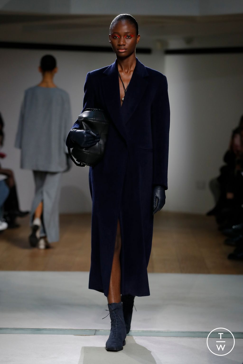 Fashion Week Paris Fall/Winter 2024 look 9 de la collection Mame Kurogouchi womenswear
