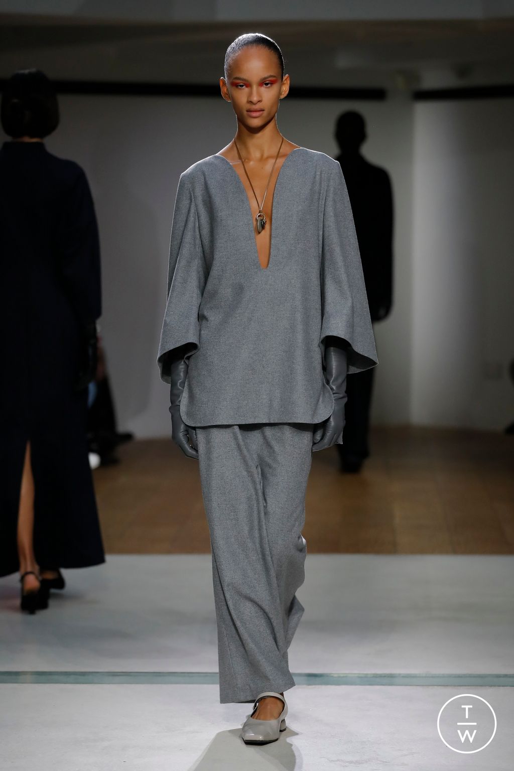 Fashion Week Paris Fall/Winter 2024 look 10 de la collection Mame Kurogouchi womenswear