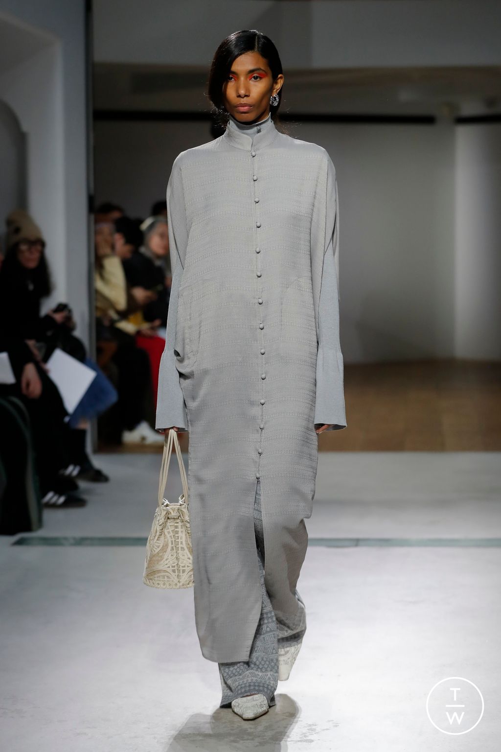 Fashion Week Paris Fall/Winter 2024 look 18 de la collection Mame Kurogouchi womenswear