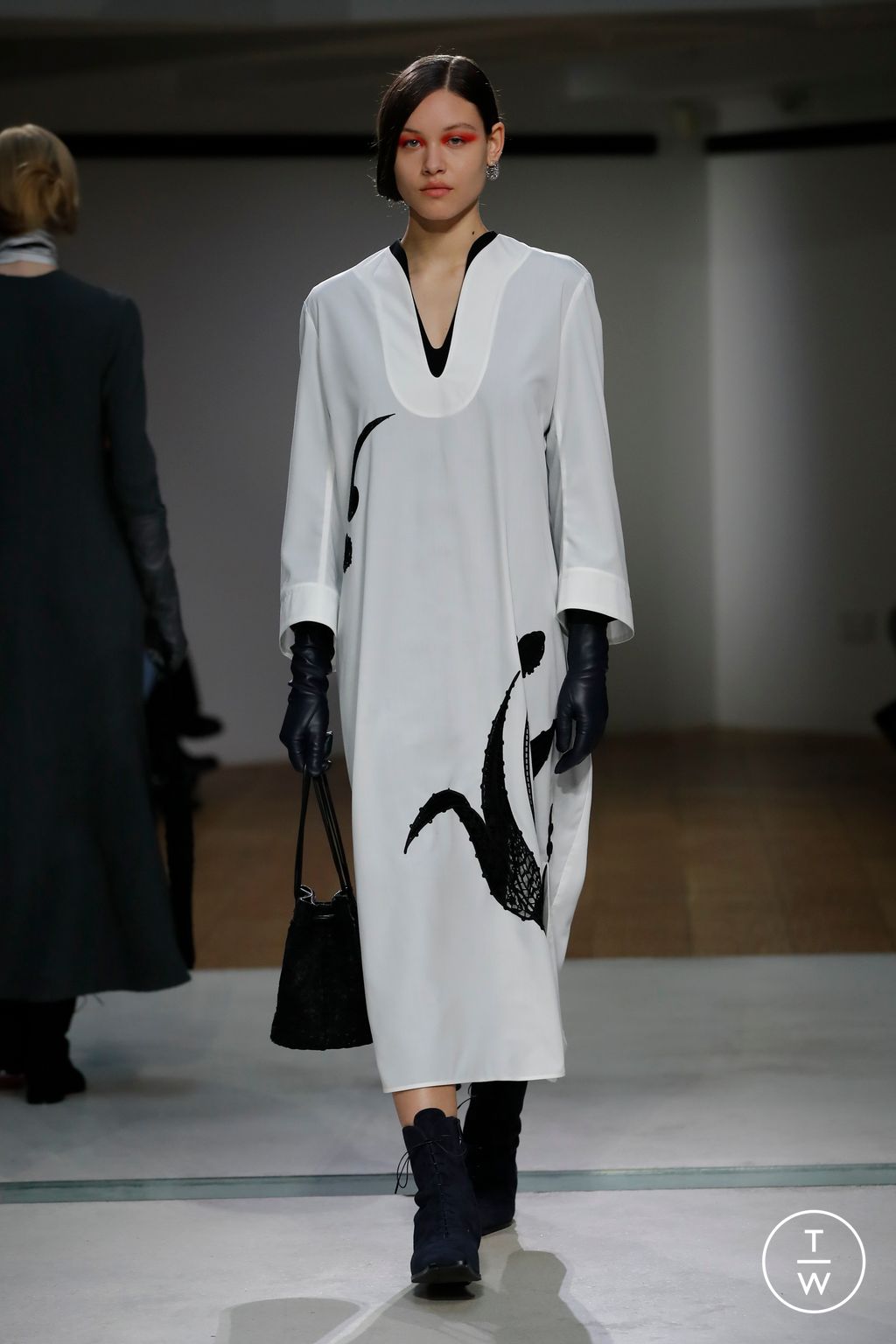 Fashion Week Paris Fall/Winter 2024 look 21 de la collection Mame Kurogouchi womenswear
