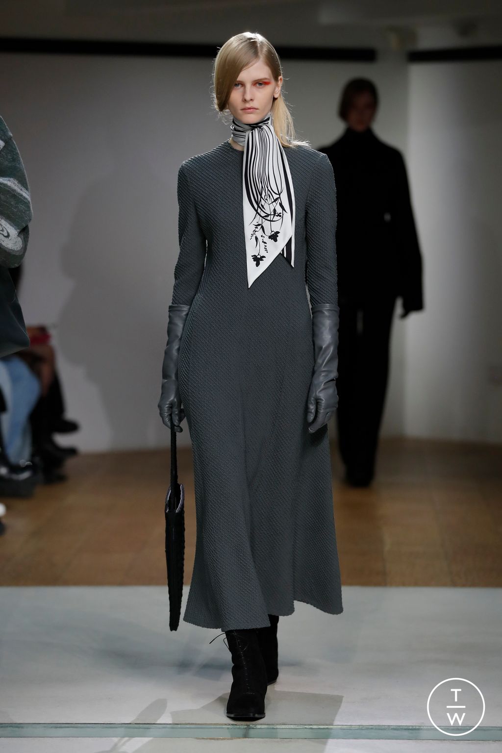 Fashion Week Paris Fall/Winter 2024 look 22 from the Mame Kurogouchi collection 女装
