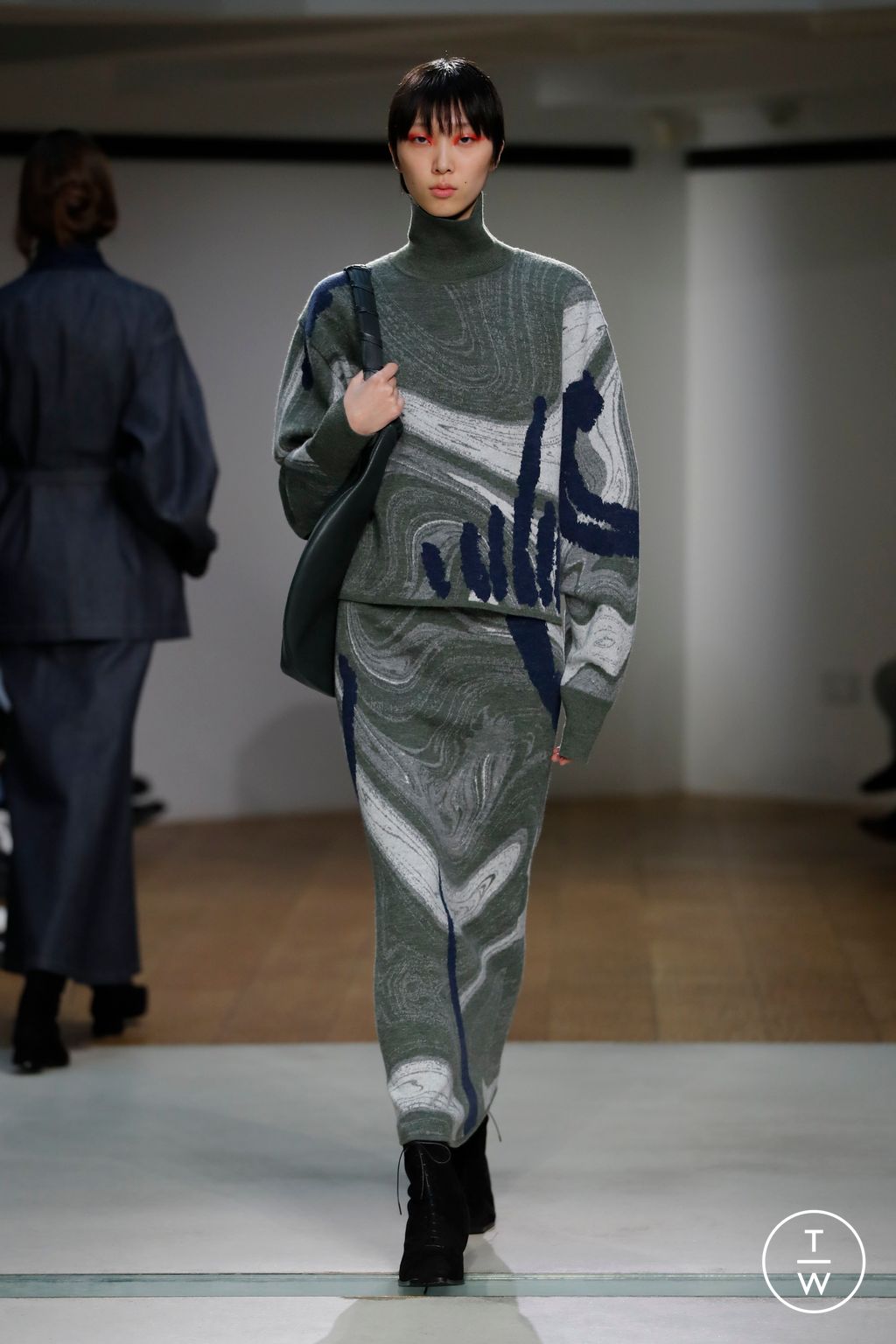 Fashion Week Paris Fall/Winter 2024 look 24 de la collection Mame Kurogouchi womenswear