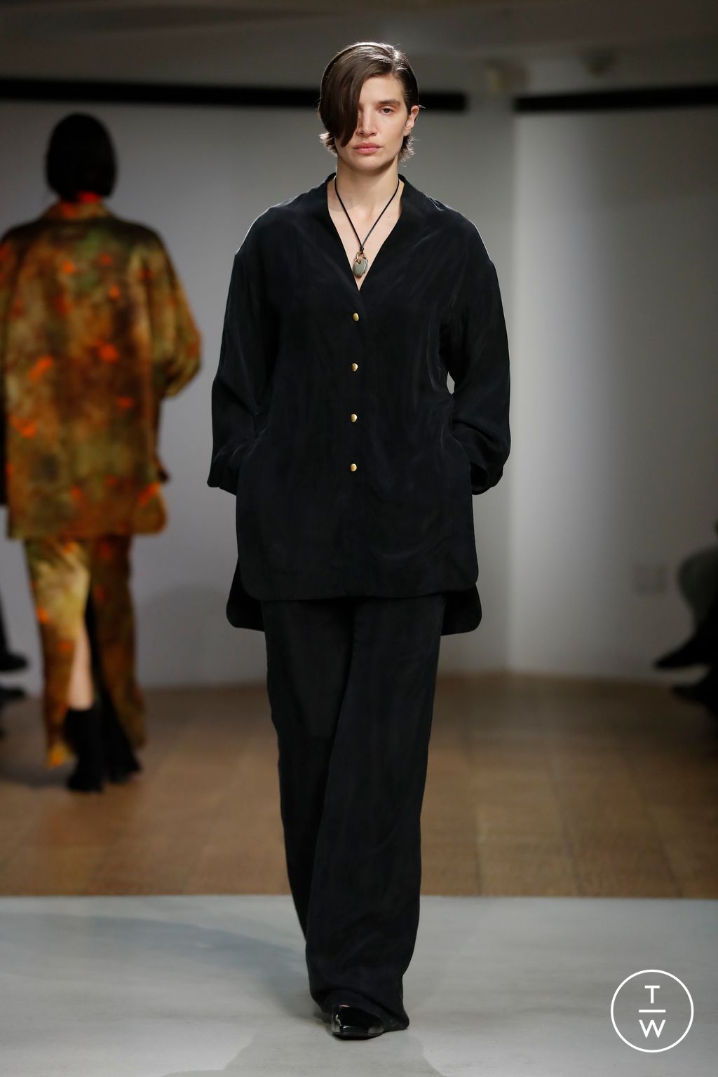 Fashion Week Paris Fall/Winter 2024 look 28 de la collection Mame Kurogouchi womenswear