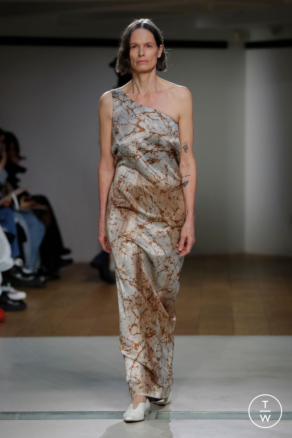 Fashion Week Paris Fall/Winter 2024 look 30 de la collection Mame Kurogouchi womenswear