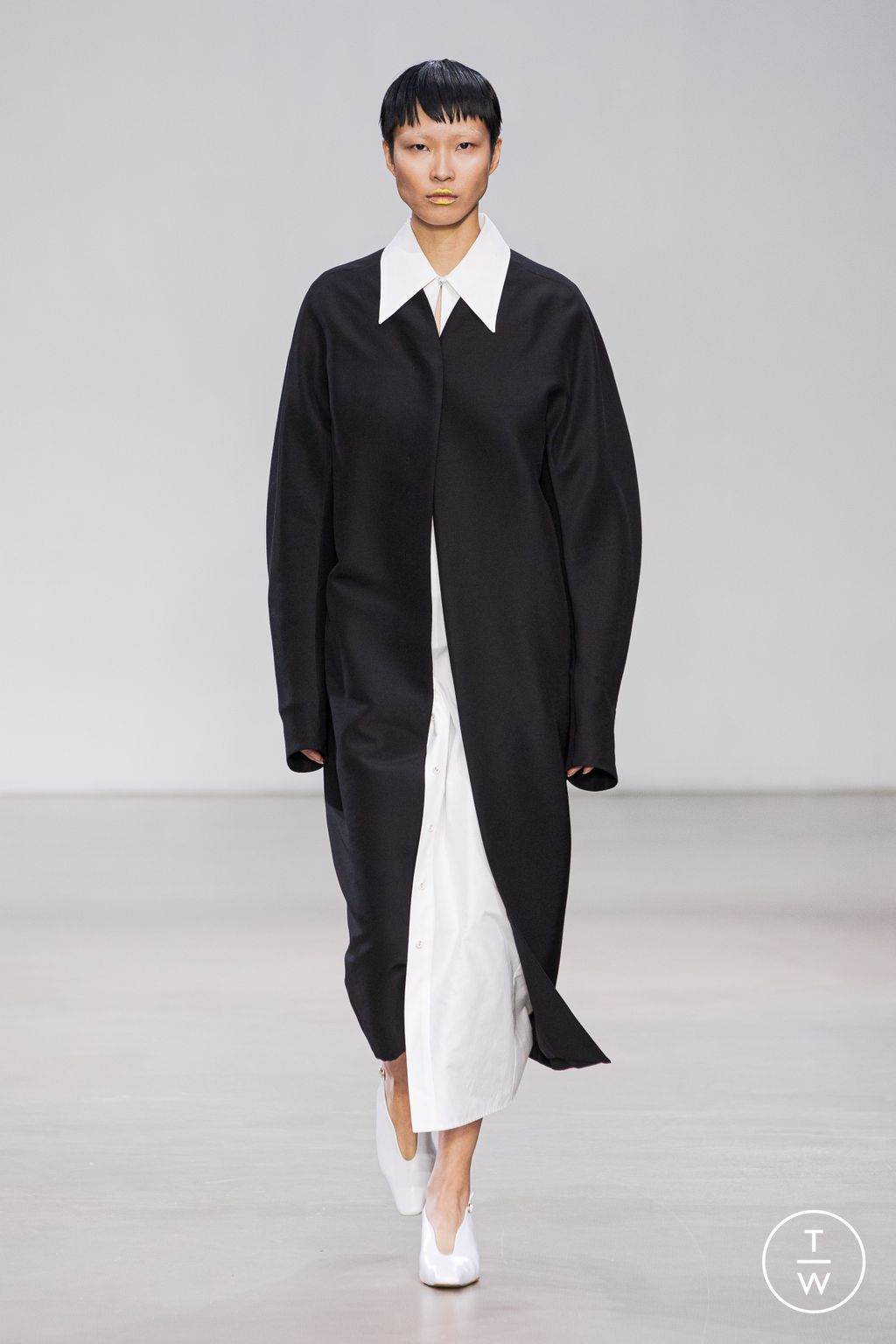 Fashion Week Paris Spring/Summer 2023 look 4 from the Mame Kurogouchi collection womenswear