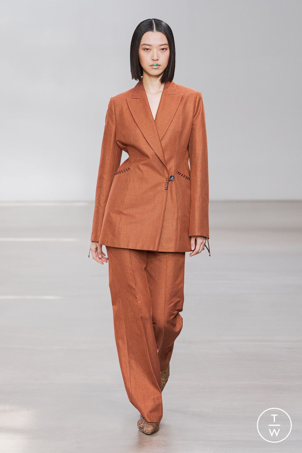 Fashion Week Paris Spring/Summer 2023 look 11 de la collection Mame Kurogouchi womenswear