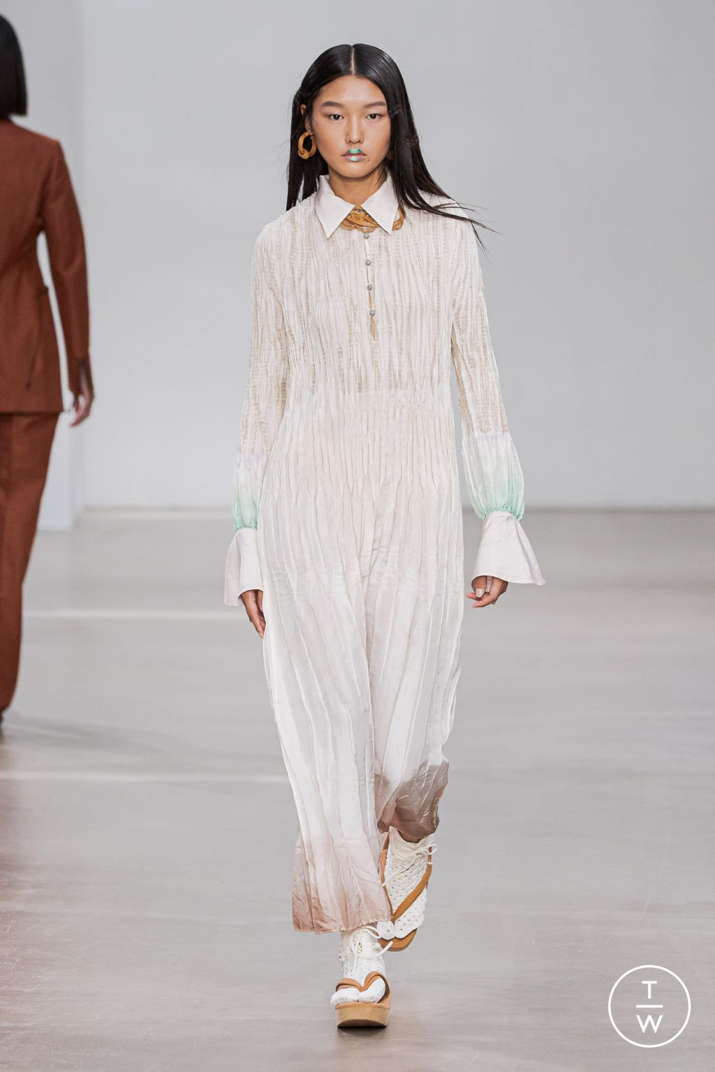 Fashion Week Paris Spring/Summer 2023 look 15 from the Mame Kurogouchi collection womenswear