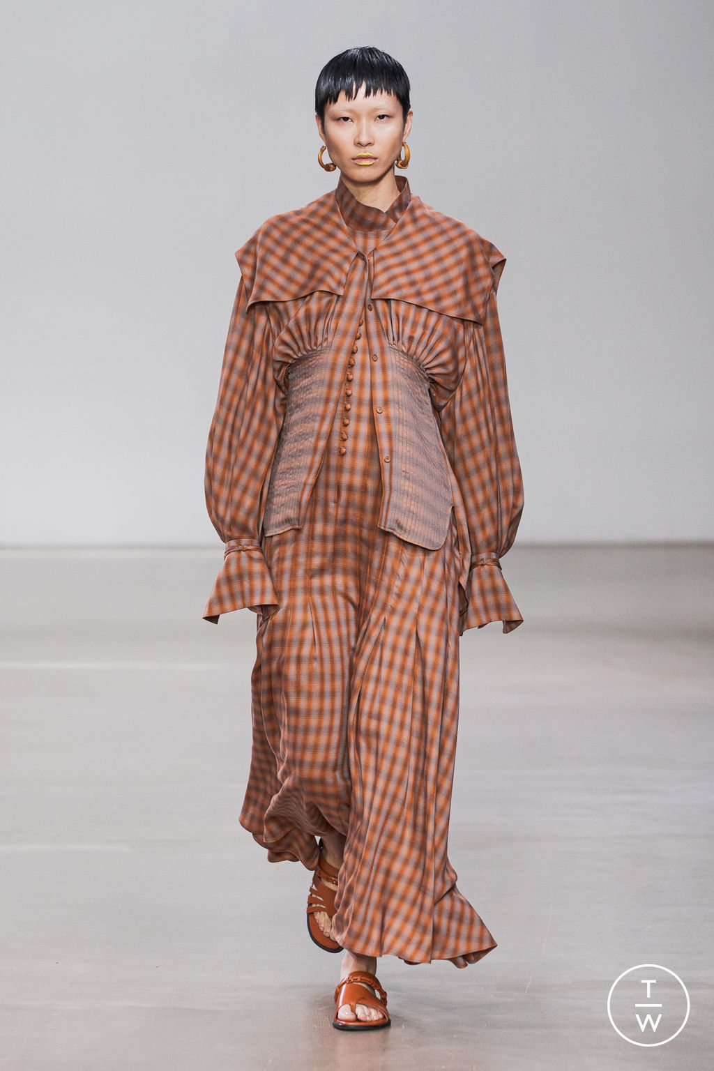 Fashion Week Paris Spring/Summer 2023 look 24 de la collection Mame Kurogouchi womenswear