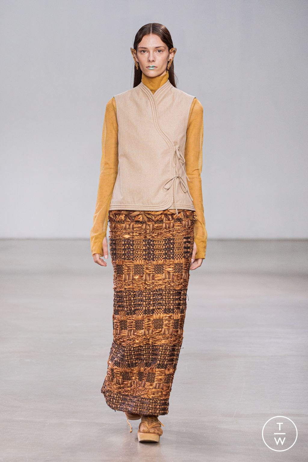 Fashion Week Paris Spring/Summer 2023 look 33 from the Mame Kurogouchi collection 女装