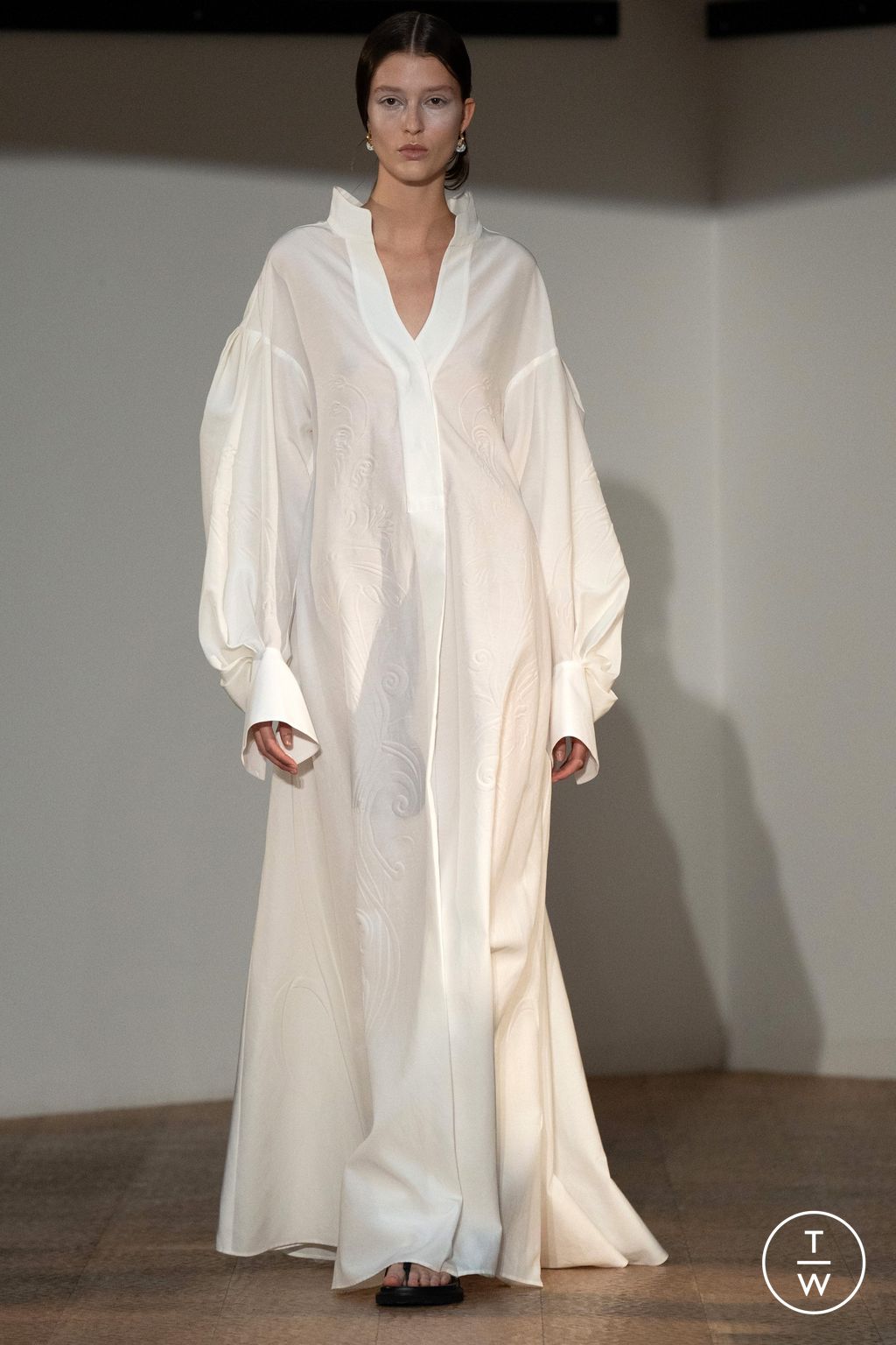 Fashion Week Paris Spring/Summer 2024 look 1 from the Mame Kurogouchi collection womenswear