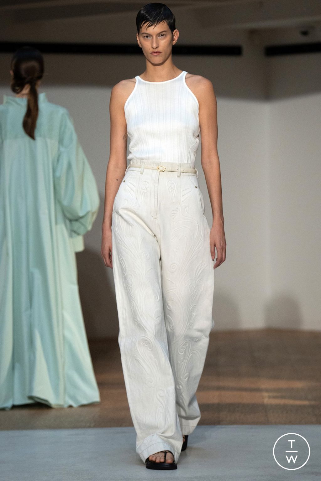 Fashion Week Paris Spring/Summer 2024 look 2 de la collection Mame Kurogouchi womenswear