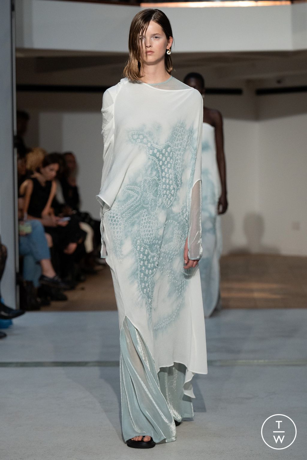 Fashion Week Paris Spring/Summer 2024 look 33 from the Mame Kurogouchi collection womenswear