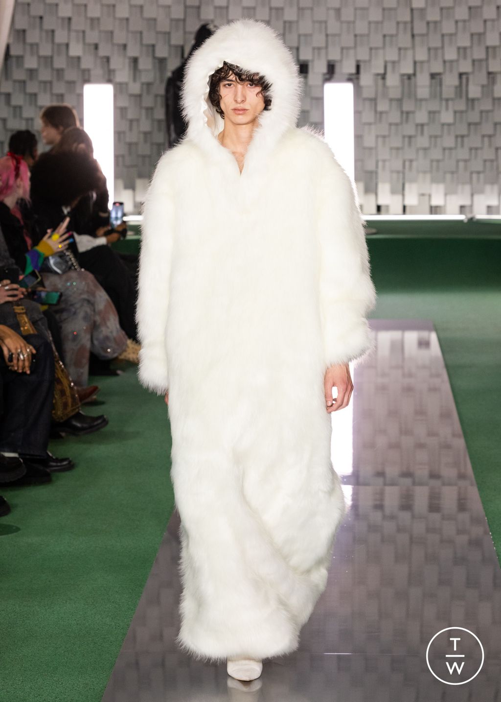 Fashion Week Paris Fall/Winter 2024 look 2 de la collection ½ Mamuor ™ menswear