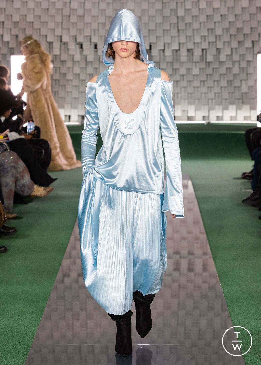 Fashion Week Paris Fall/Winter 2024 look 6 de la collection ½ Mamuor ™ menswear
