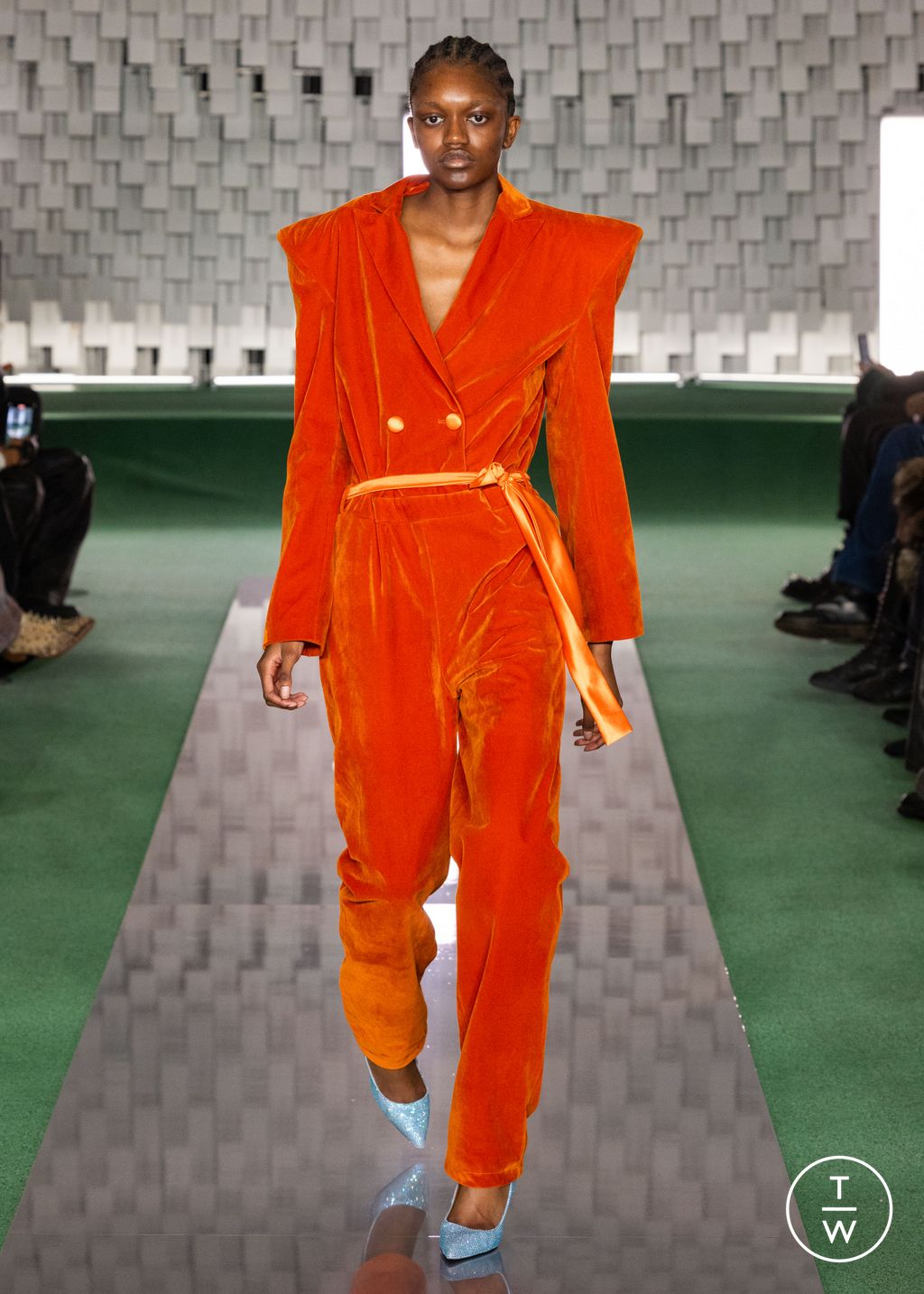 Fashion Week Paris Fall/Winter 2024 look 16 from the ½ Mamuor ™ collection 男装