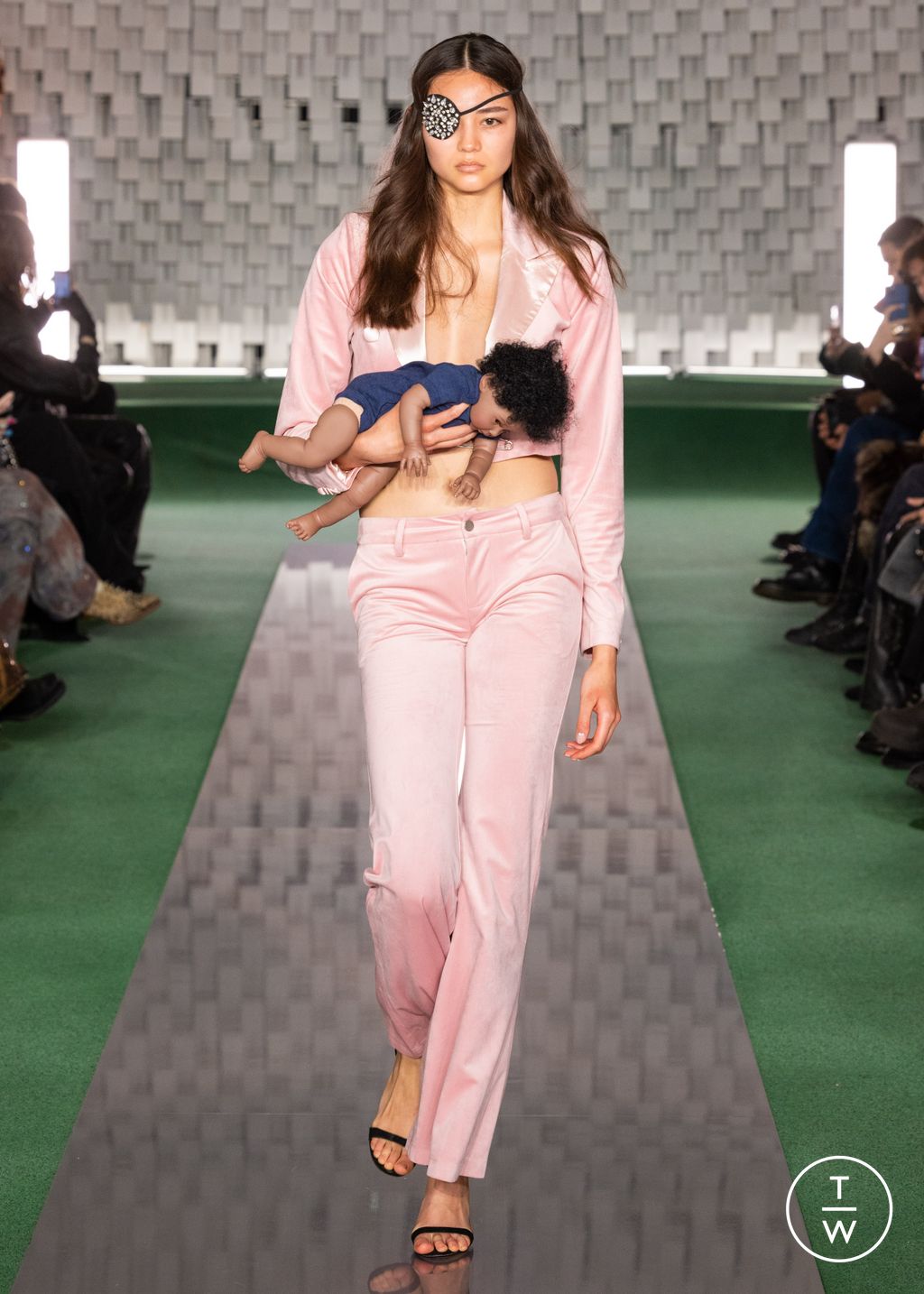 Fashion Week Paris Fall/Winter 2024 look 20 de la collection ½ Mamuor ™ menswear