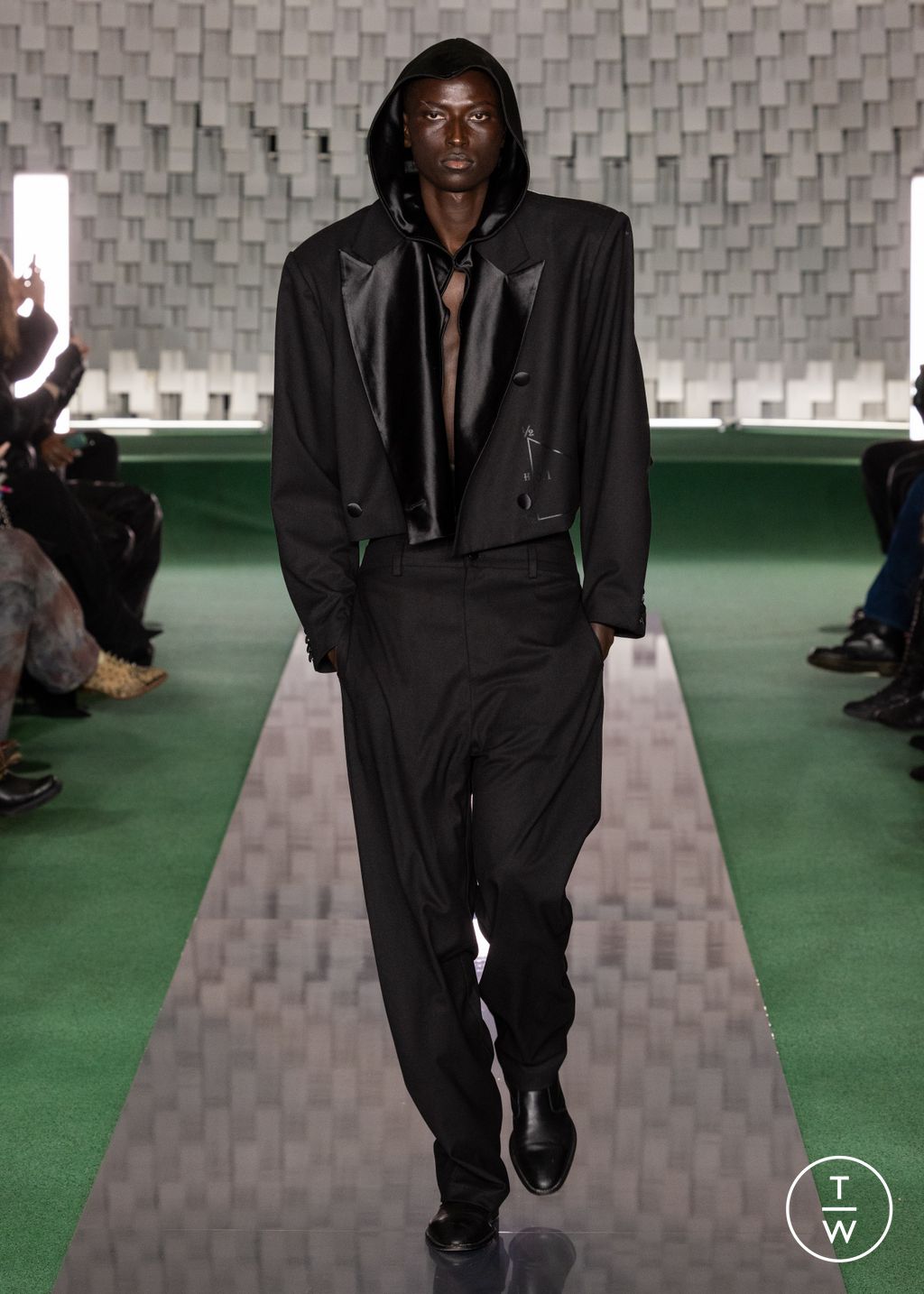 Fashion Week Paris Fall/Winter 2024 look 23 from the ½ Mamuor ™ collection menswear