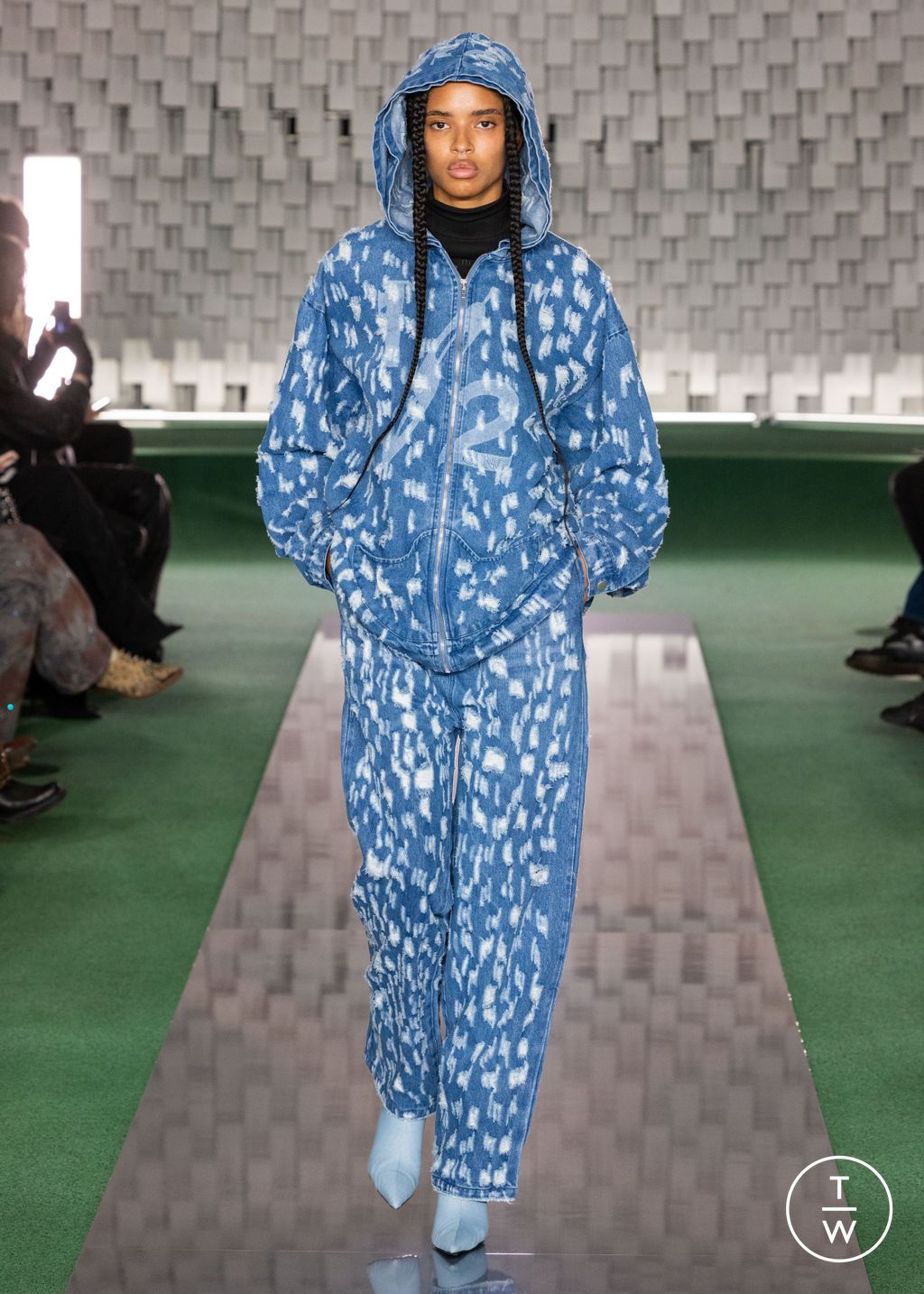 Fashion Week Paris Fall/Winter 2024 look 25 de la collection ½ Mamuor ™ menswear