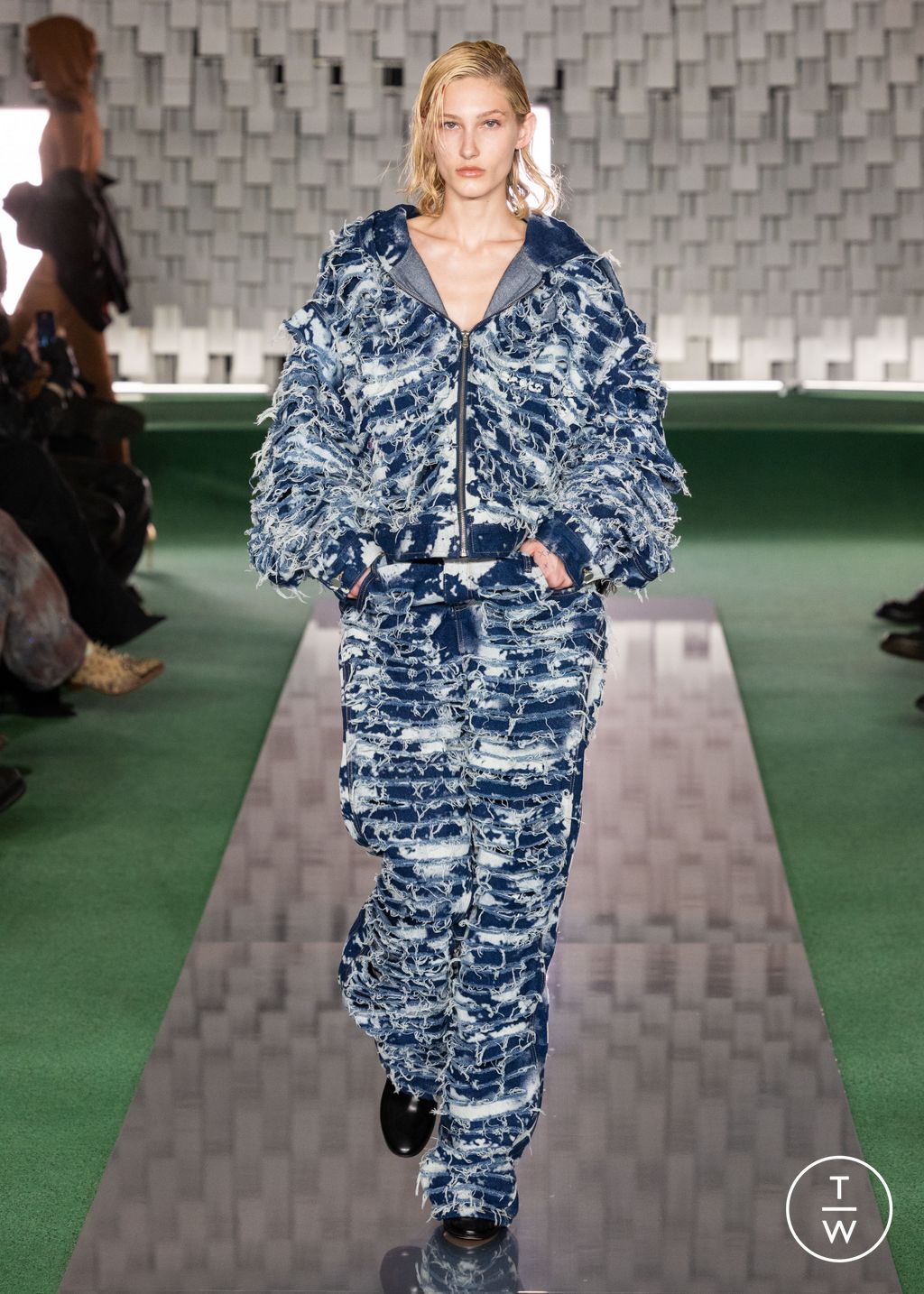 Fashion Week Paris Fall/Winter 2024 look 31 de la collection ½ Mamuor ™ menswear