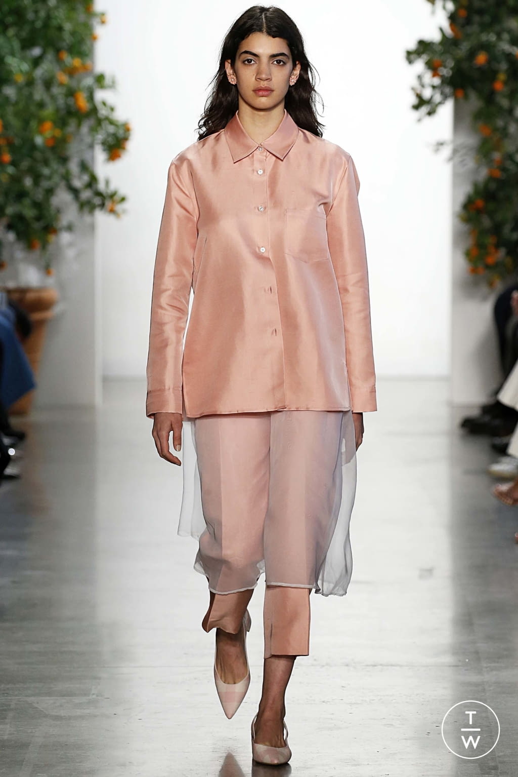 Fashion Week New York Spring/Summer 2018 look 6 from the Mansur Gavriel collection womenswear