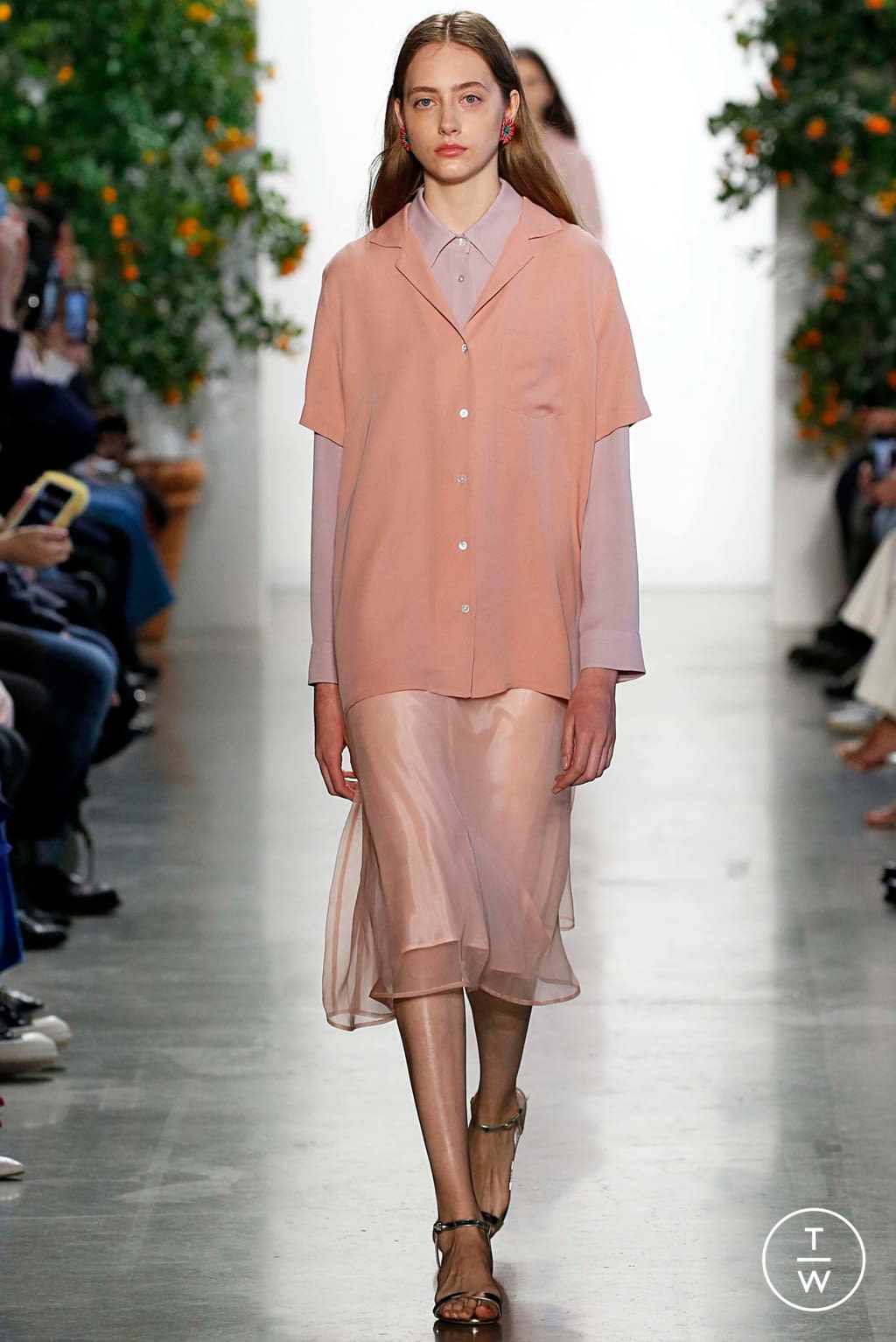 Fashion Week New York Spring/Summer 2018 look 9 from the Mansur Gavriel collection 女装