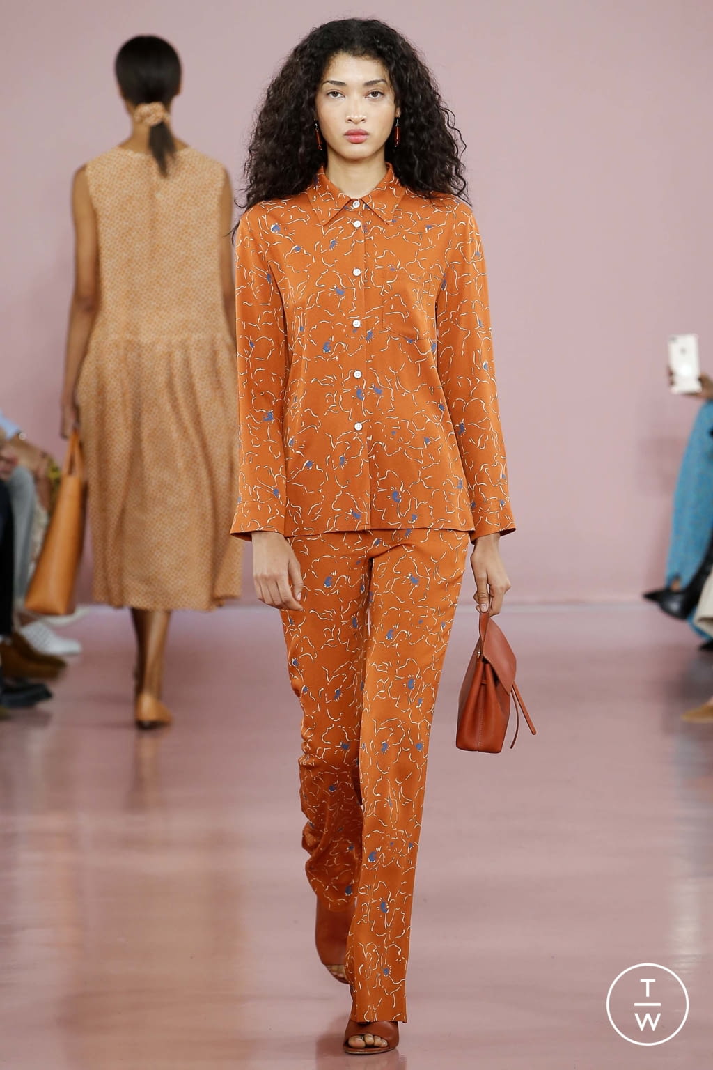 Fashion Week New York Fall/Winter 2017 look 17 from the Mansur Gavriel collection 女装