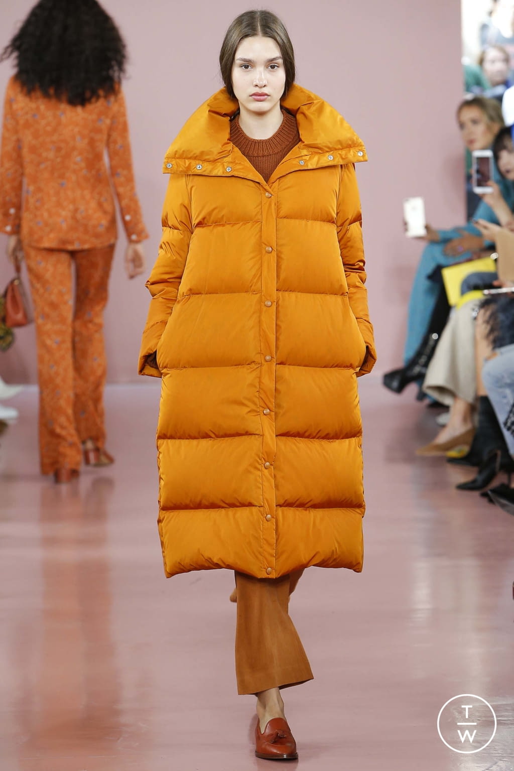 Fashion Week New York Fall/Winter 2017 look 18 from the Mansur Gavriel collection 女装