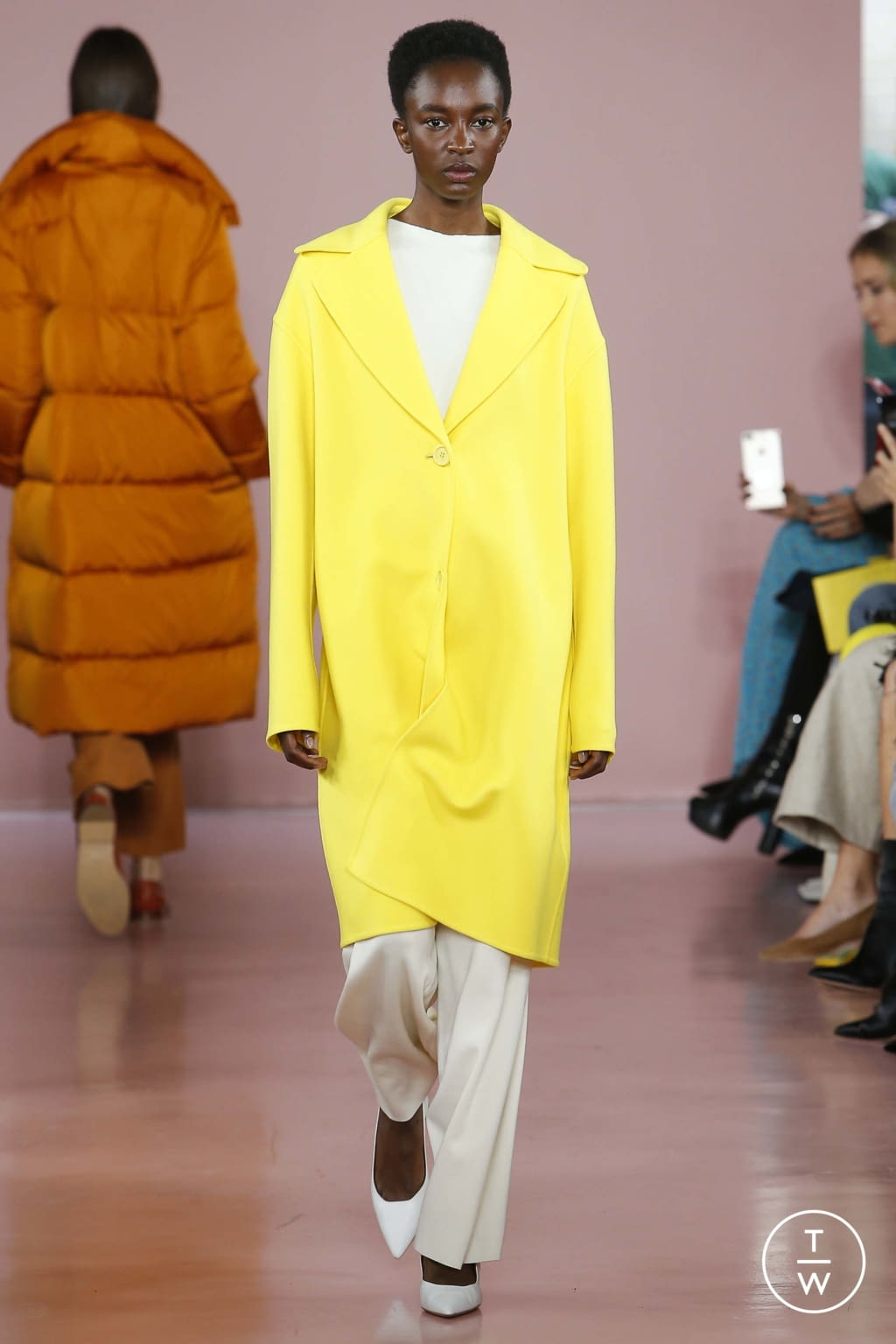 Fashion Week New York Fall/Winter 2017 look 19 from the Mansur Gavriel collection 女装