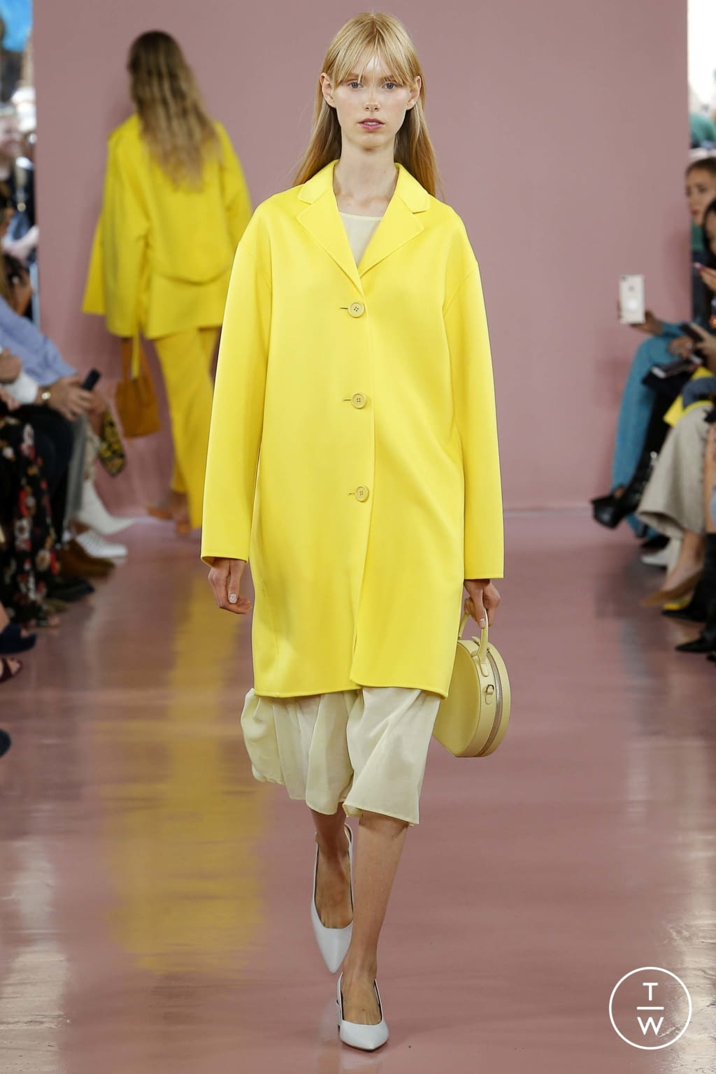 Fashion Week New York Fall/Winter 2017 look 22 from the Mansur Gavriel collection 女装