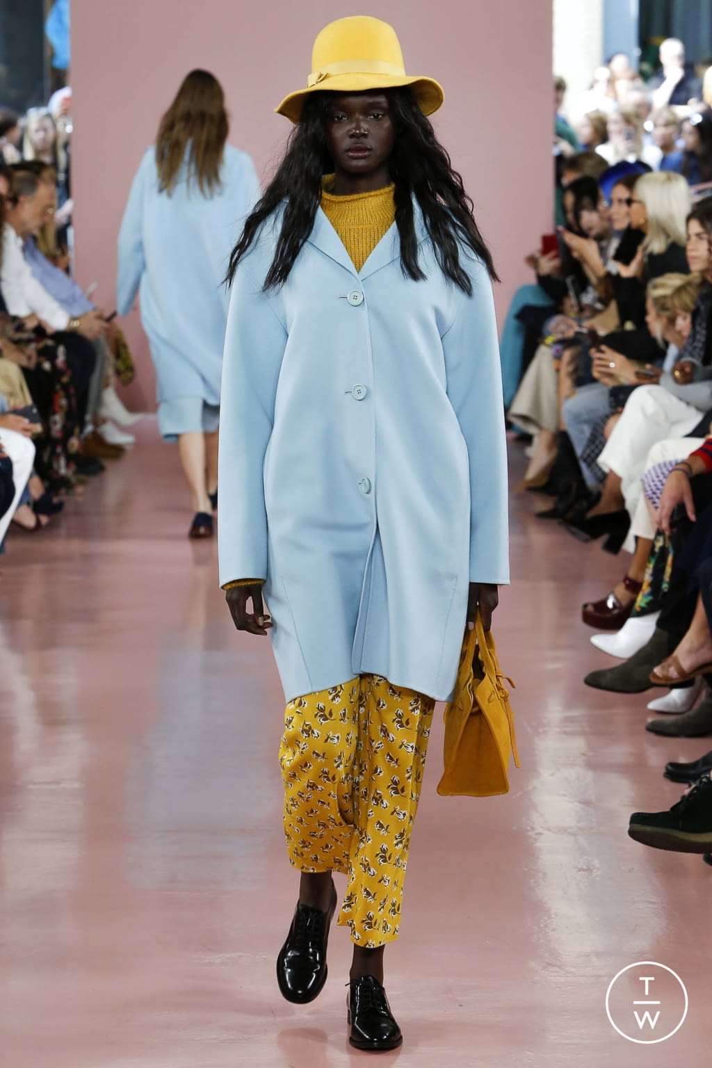 Fashion Week New York Fall/Winter 2017 look 26 from the Mansur Gavriel collection 女装