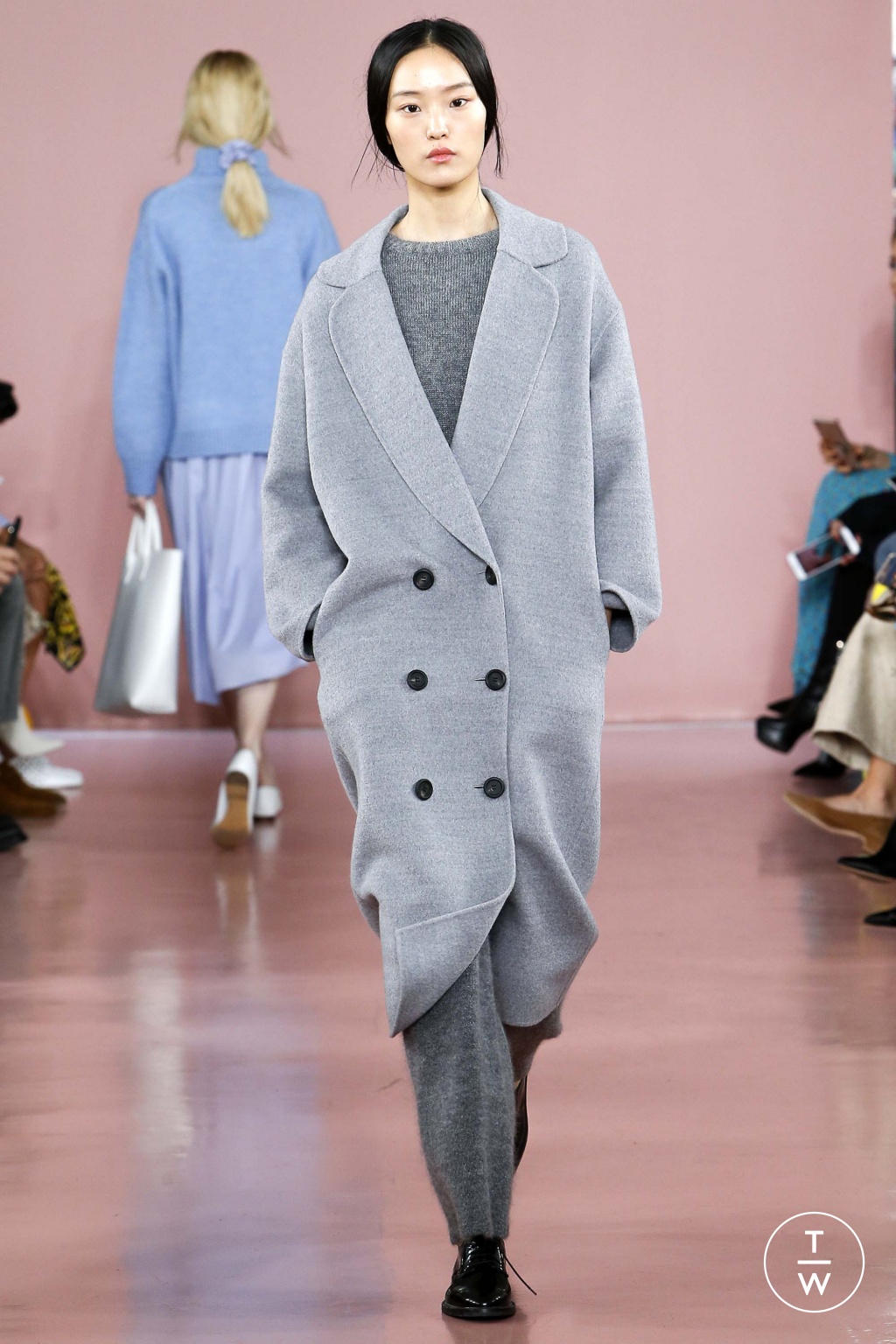 Fashion Week New York Fall/Winter 2017 look 28 from the Mansur Gavriel collection 女装
