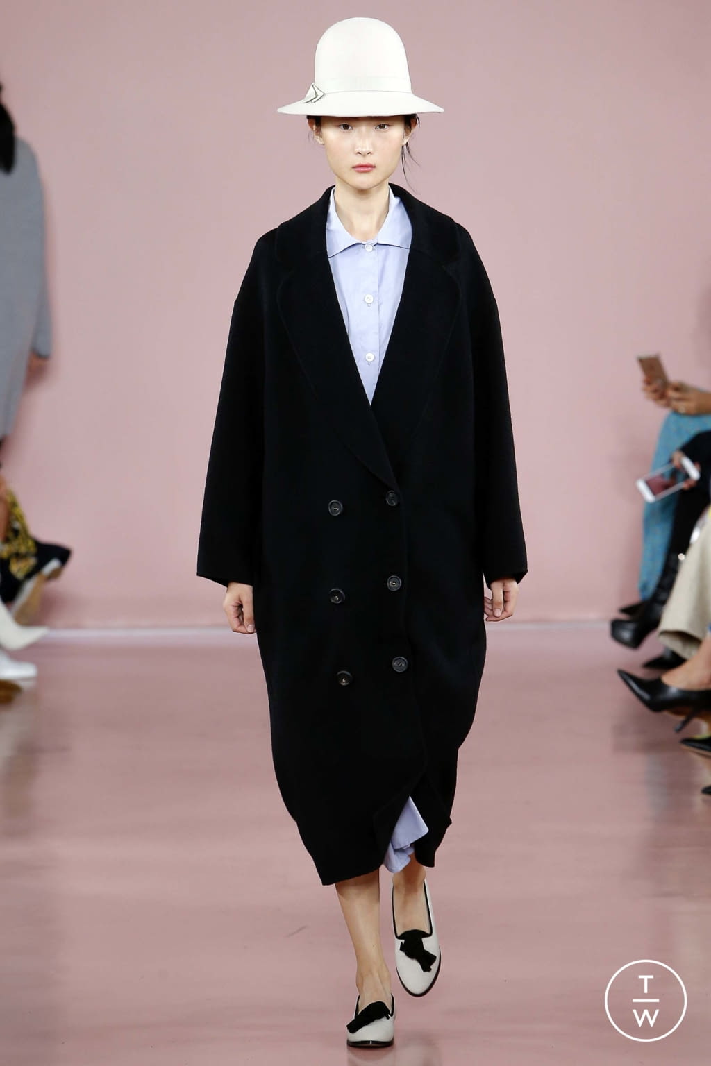 Fashion Week New York Fall/Winter 2017 look 31 from the Mansur Gavriel collection 女装