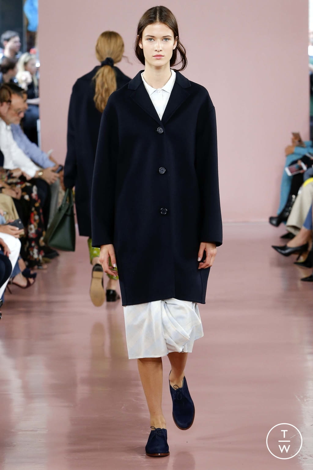 Fashion Week New York Fall/Winter 2017 look 33 from the Mansur Gavriel collection 女装