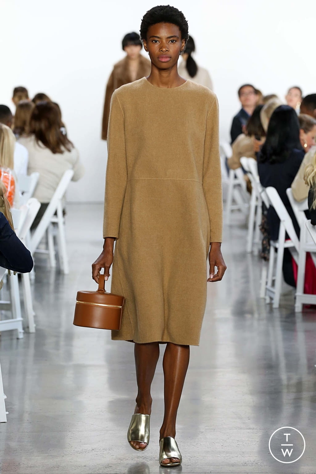 Fashion Week New York Fall/Winter 2018 look 7 from the Mansur Gavriel collection 女装