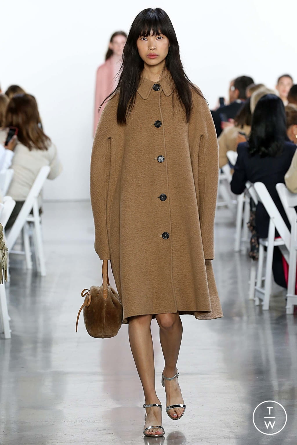 Fashion Week New York Fall/Winter 2018 look 9 from the Mansur Gavriel collection 女装