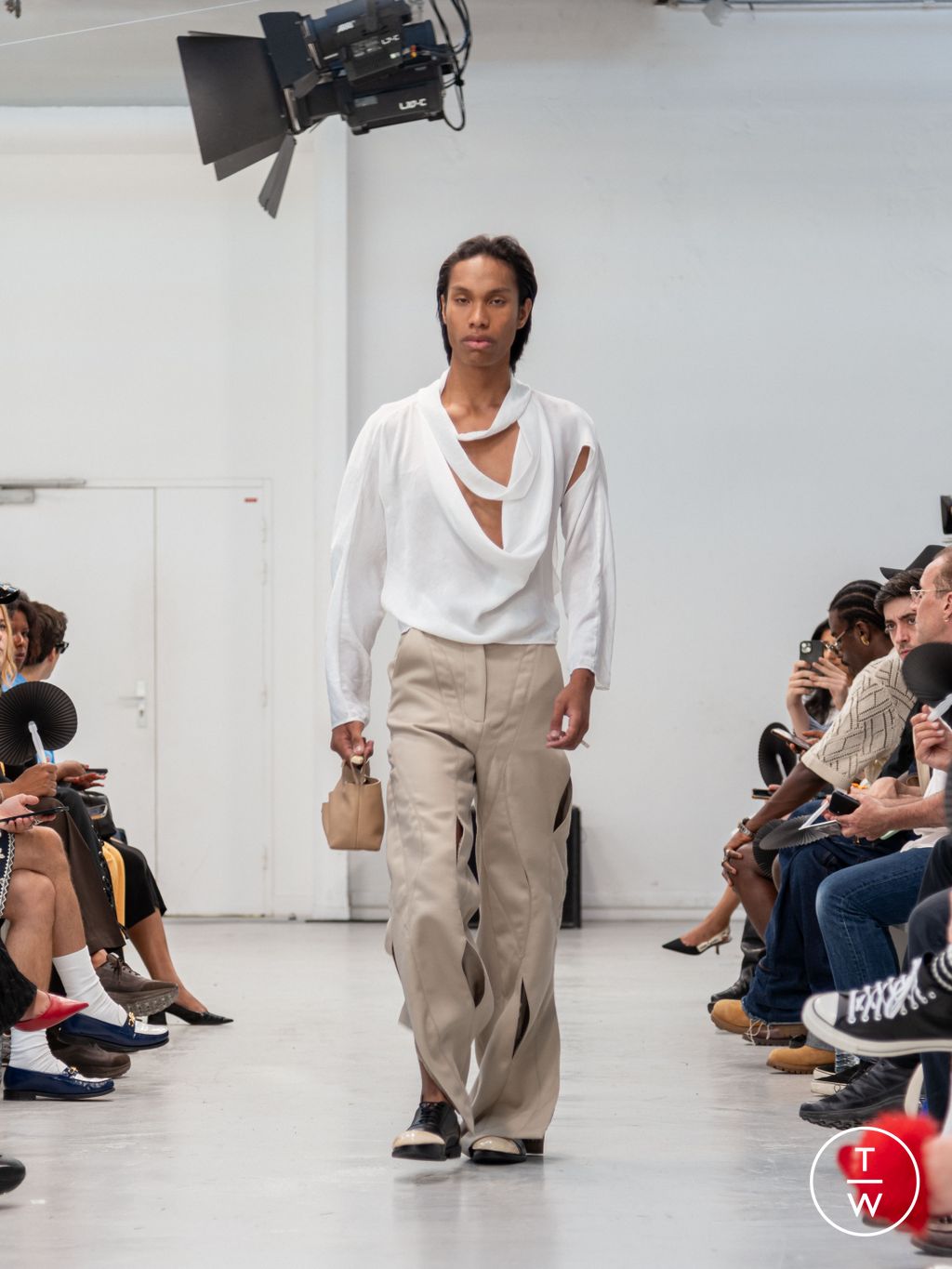 Fashion Week Paris Spring/Summer 2026 look 1 from the Alex Martin collection womenswear