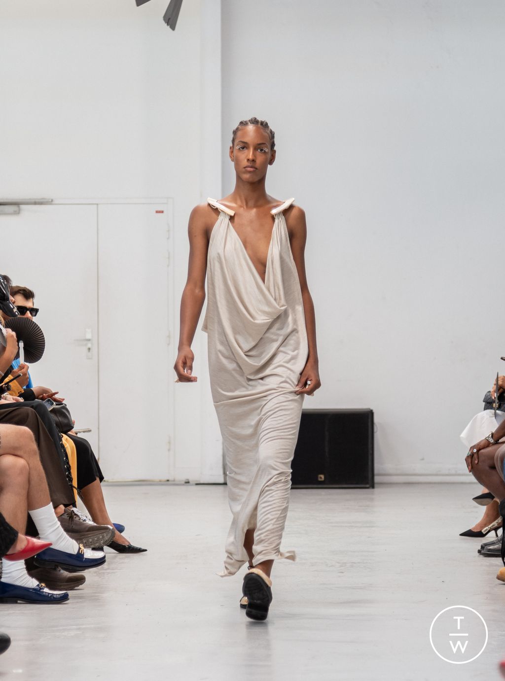 Fashion Week Paris Spring/Summer 2026 look 6 from the Alex Martin collection womenswear