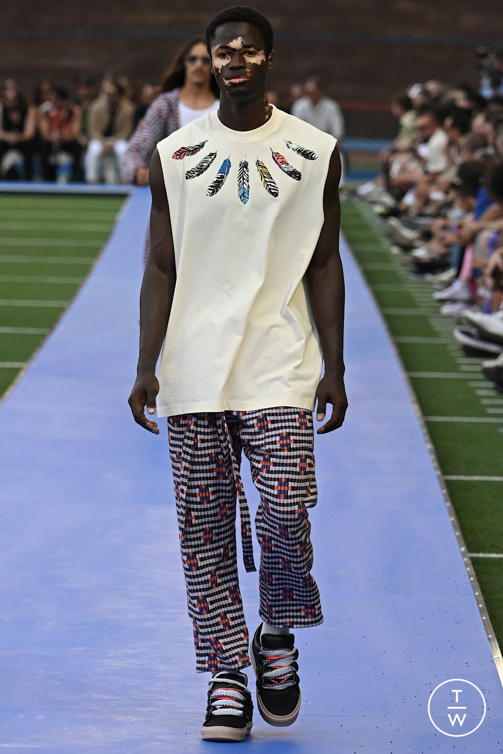 Fashion Week Milan Spring/Summer 2023 look 52 from the Marcelo Burlon County of Milan collection 男装