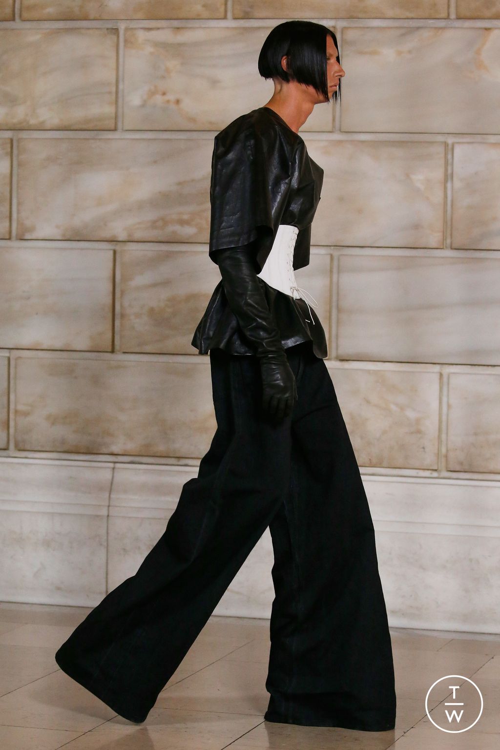 Fashion Week New York Fall/Winter 2022 look 15 de la collection Marc Jacobs womenswear